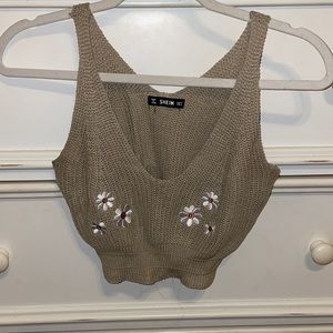 Crochet cropped top with flowers